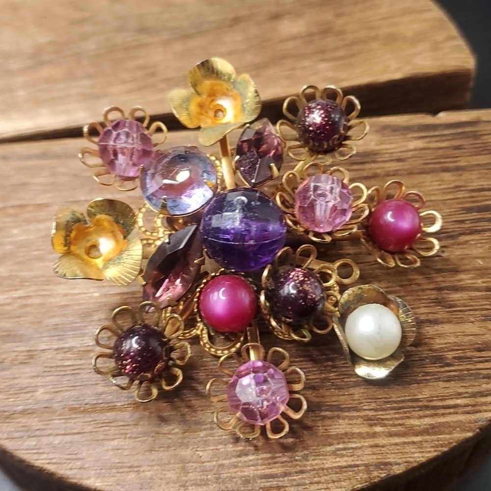 B820‎ Victorian purple jubilee brooch